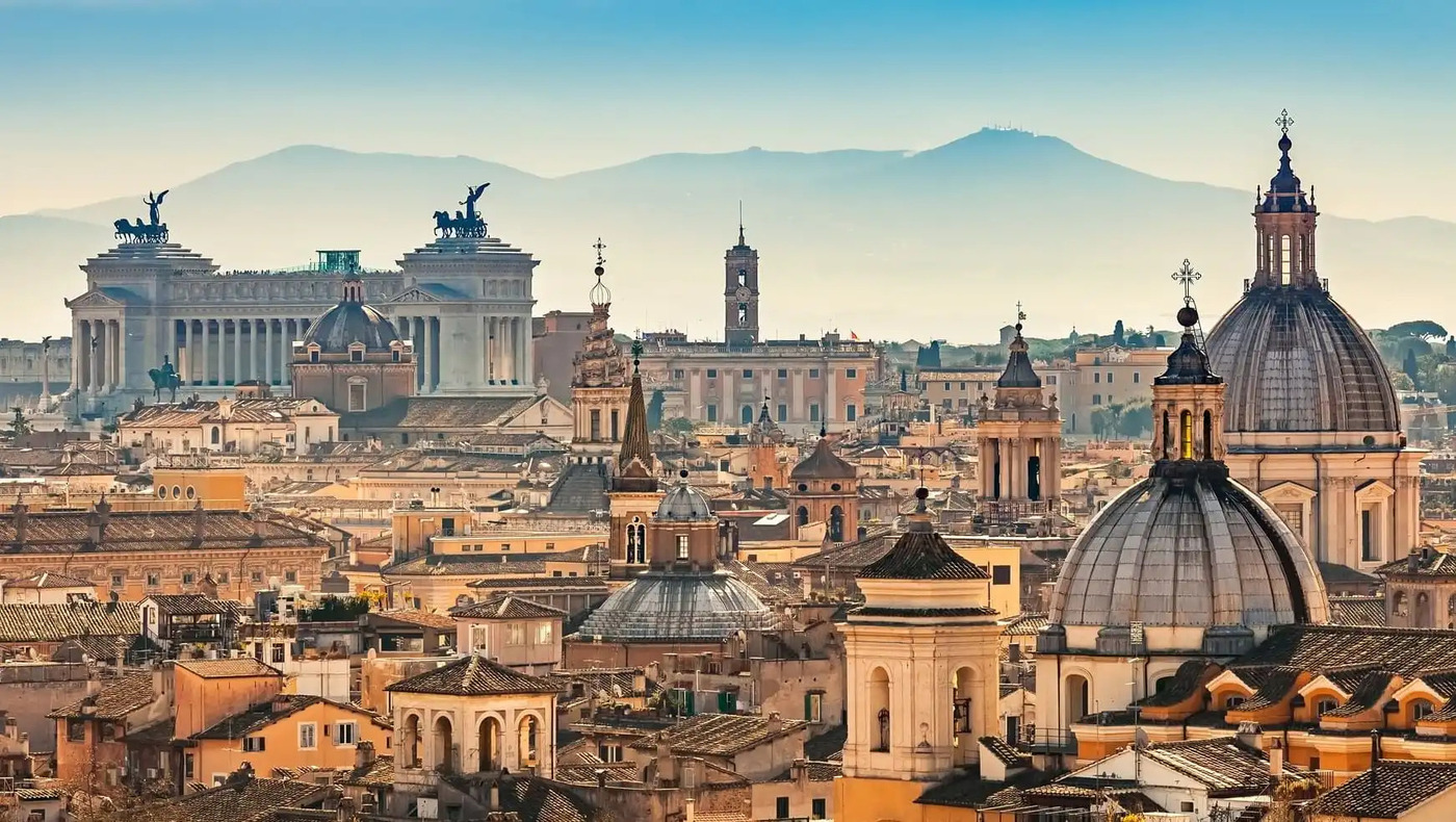 Panorama di Roma con la Basilica di San Pietro